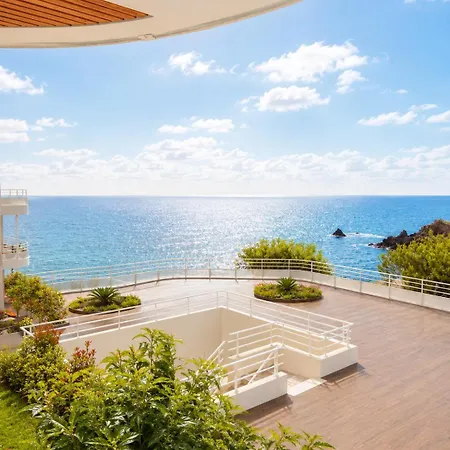 Cap Neree - French Riviera Seafront Apartment *